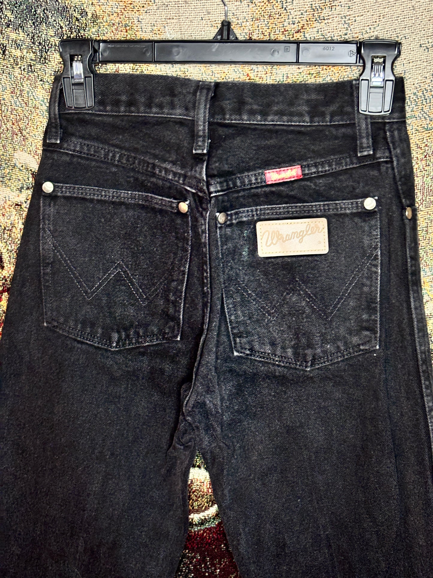 Black Wrangler Jeans / (1/34)