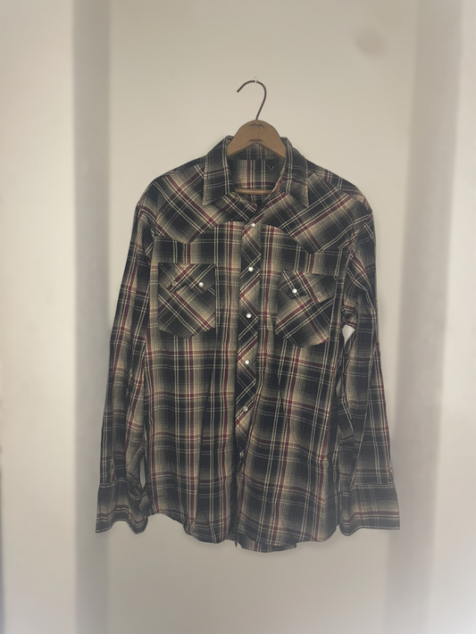 Wrangler pearl snap / size M